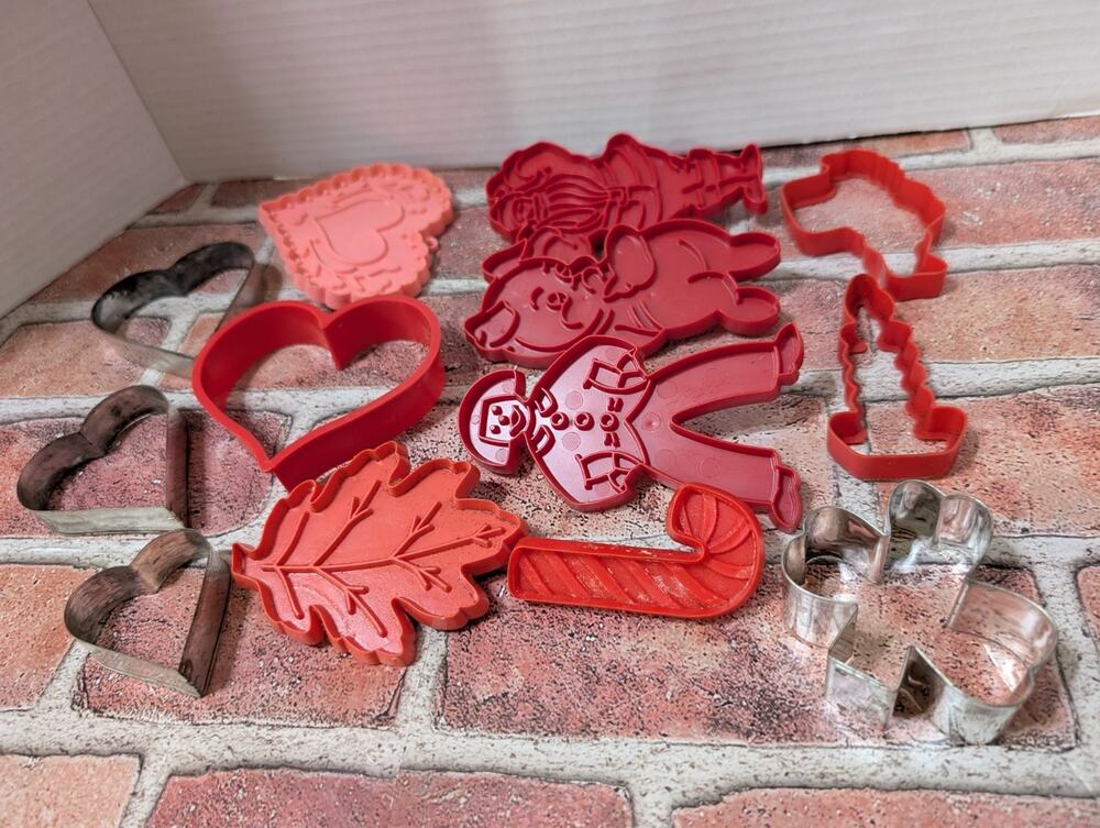 Lot of 13 Vintage Plastic & Metal Cookie Cutters Holiday Animals Heart Leaf